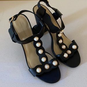 🔴 Black and Pearl styled Sandals